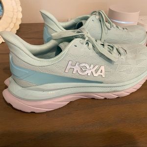 Women’s HOKA one one gym shoes size 7.5